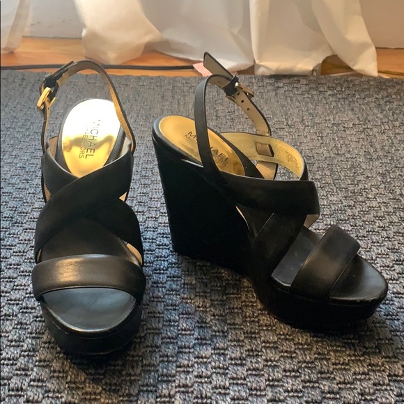 Beautiful Michael Kors black wedge sandals - Picture 1 of 4